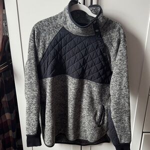 Abercrombie & Fitch Black and Gray Quilted Pullover